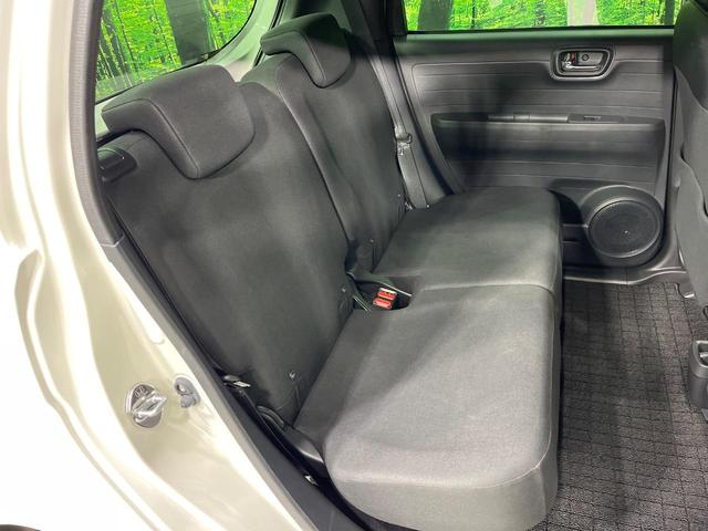 後部座席も気になるようなキズ・汚れやへたり等、大きなダメージはなく、良好な状態です。