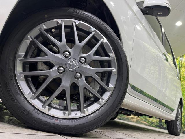 【純正１５インチアルミホイール】外観にマッチした純正アルミホイールを装着しております。各種社外アルミホイールや、スタッドレスタイヤも取扱いしております。是非ご相談ください♪