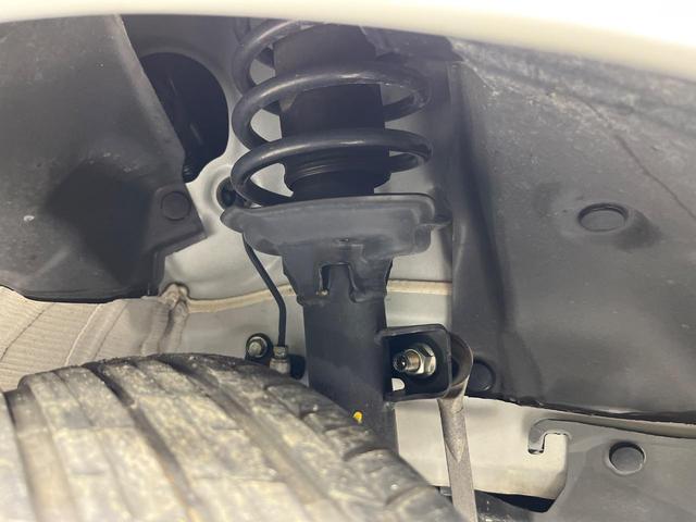 お車を安心してお乗りいただく為には、足回りの定期点検が欠かせません。サービスサポート（有償保証）では無料点検もご提供しており、安心のカーライフをお過ごしいただけるサポート体制が整っています。