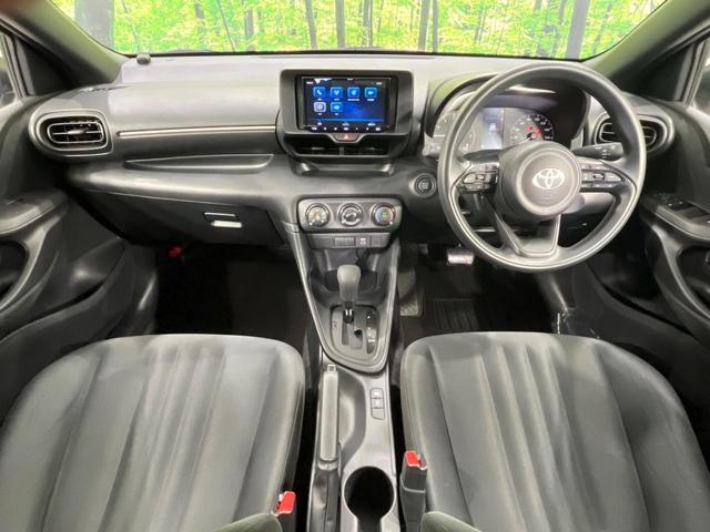 ヤリス X 4WD SDナビ バックカメラ 寒冷地仕様 セーフティセンス レーダークルーズ 禁煙車 コーナーセンサー スマートキー ETC オートハイビーム オートライト Bluetooth(2枚目)