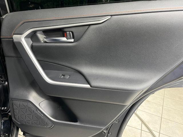 RAV4 ハイブリッドアドベンチャー 4WD TRDエアロ 純正10.5型ナビ 全方位カメラ 寒冷地仕様 パワーバックドア デジタルインナーミラー BSM セーフティセンス レーダークルーズ シートヒーター シートベンチレーション 禁煙車(59枚目)