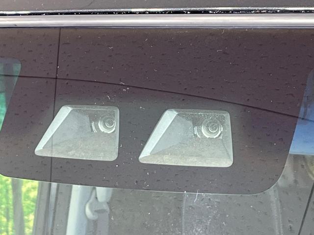 【スマートアシスト】走行中に前方の車両等を認識し、衝突しそうな時は警報とブレーキで衝突回避と被害軽減をアシスト。より安全にドライブをお楽しみいただけます。