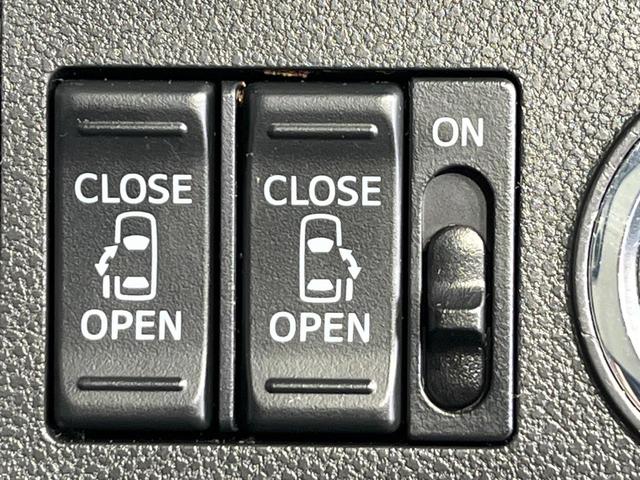 【両側パワースライドドア】スマートキーや運転席のスイッチで後席両側スライドドアの開閉が可能♪電動だから力を入れてドアを開ける必要が無く、小さなお子様でも簡単に開け閉めでき快適です♪