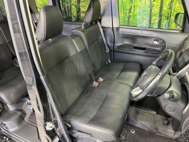 【ハーフレザーシート】高級感と座り心地を両立した人気のシート♪背面・座面のファブリック素材は、通気性の良さや滑りにくさに優れています。気温や服装に左右されず快適にお乗りいただけます。