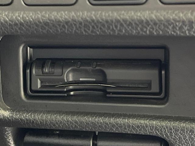 エクストレイル ２０Ｘ　ハイブリッド　エマージェンシーブレーキＰ　４ＷＤ　サンルーフ　純正ナビ　バックカメラ　衝突軽減装置　パワーバックドア　シートヒーター　ＥＴＣ　ＬＥＤヘッド　オートライト　スマートキー　オートエアコン　１７インチアルミホイール　禁煙車（8枚目）