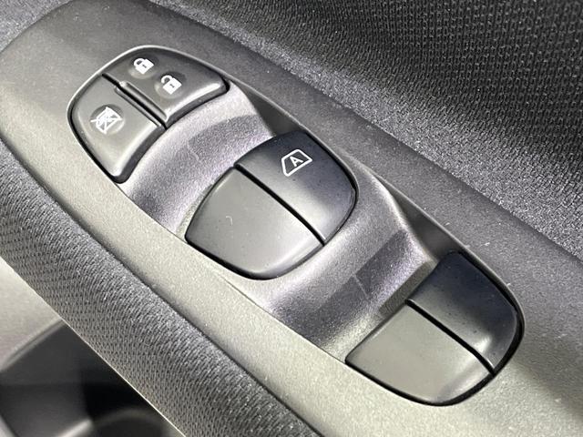 セレナ ハイウェイスター Vセレクション+セーフティII 4WD 禁煙車 純正ナビ 全方位カメラ 両側電動スライドドア 衝突軽減装置 ドライブレコーダー ETC HIDヘッド オートライト 純正15インチアルミ スマートキー Bluetooth再生(45枚目)