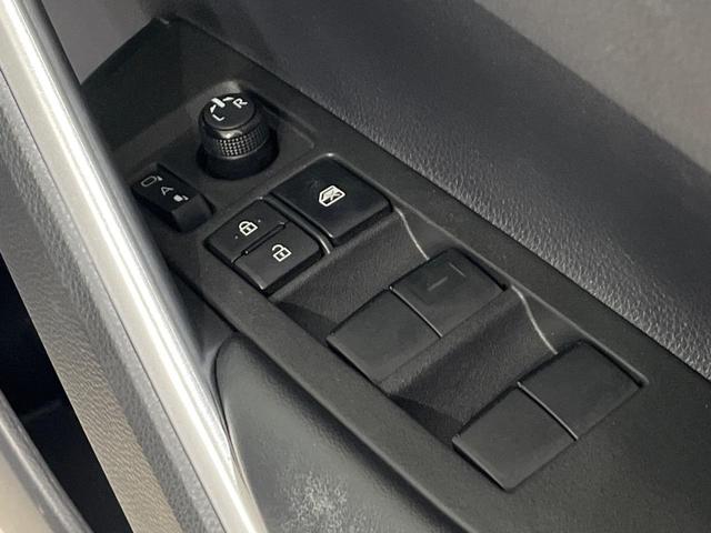 カローラクロス ハイブリッド　Ｇ　４ＷＤ　純正ディスプレイオーディオ　寒冷地仕様　バックカメラ　セーフティセンス　レーダークルーズ　禁煙車　ステアリングヒーター　ドラレコ　ＥＴＣ　ＬＥＤヘッド　スマートキー　オートマチックハイビーム（29枚目）