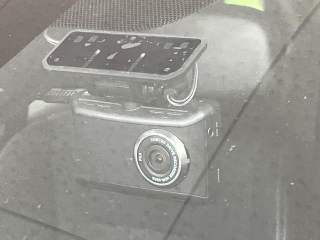 【ドライブレコーダー】安心・安全なカーライフに必須のドライブレコーダーを装備！走行中はもちろん、あおり運転や事故に遭遇した際の状況も映像で記録し、万一のリスクに備えます。