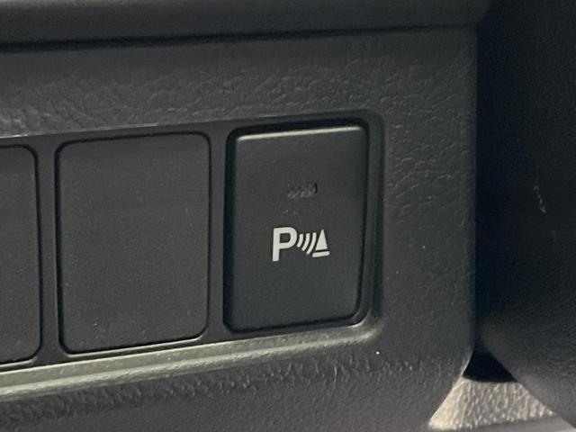 【クリアランスソナー】バンパーに付いたセンサーが障害物を検知！一定の距離に近づくとアラートで教えてくれます♪狭い駐車スペースや車庫入れ時も安心ですね☆