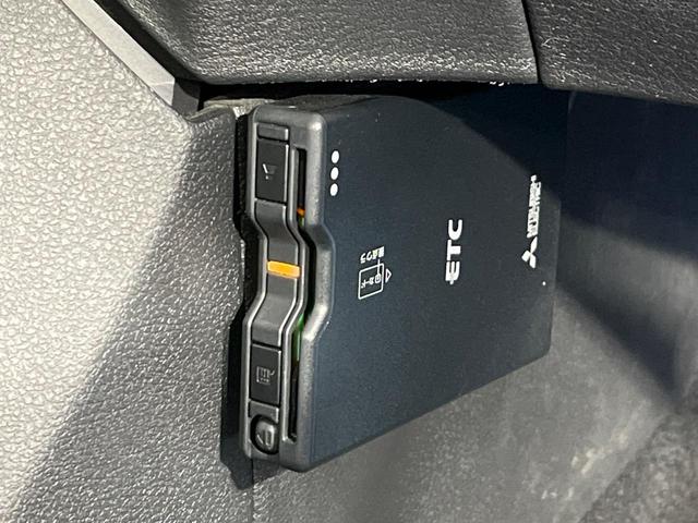 ノート Ｘ　ＦＯＵＲ　４ＷＤ　純正９インチディスプレイオーディオ　バックカメラ　ドラレコ　ＥＴＣ　禁煙車　全方位運転支援システム　ステアリングヒーター　前席シートヒーター　ハイビームアシスト　革巻きステアリング（7枚目）