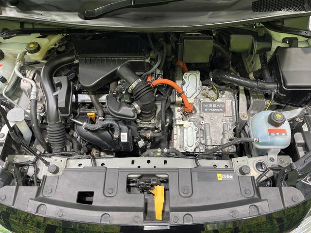 ノート Ｘ　ＦＯＵＲ　４ＷＤ　純正９インチディスプレイオーディオ　バックカメラ　ドラレコ　ＥＴＣ　禁煙車　全方位運転支援システム　ステアリングヒーター　前席シートヒーター　ハイビームアシスト　革巻きステアリング（19枚目）