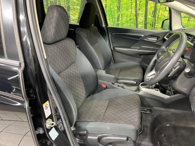 フィット １３Ｇ・Ｓパッケージ　４ＷＤ　禁煙車　純正ナビ　バックカメラ　衝突軽減装置　ＥＴＣ　ＬＥＤヘッド　オートライト　純正１５インチアルミ　オートエアコン　ステアリングスイッチ　Ｂｌｕｅｔｏｏｔｈ再生　電動格納ミラー（9枚目）