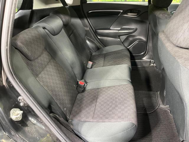 フィット １３Ｇ・Ｓパッケージ　４ＷＤ　禁煙車　純正ナビ　バックカメラ　衝突軽減装置　ＥＴＣ　ＬＥＤヘッド　オートライト　純正１５インチアルミ　オートエアコン　ステアリングスイッチ　Ｂｌｕｅｔｏｏｔｈ再生　電動格納ミラー（10枚目）