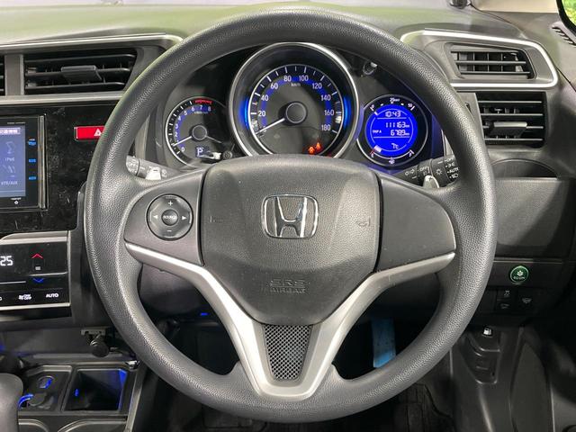 フィット １３Ｇ・Ｓパッケージ　４ＷＤ　禁煙車　純正ナビ　バックカメラ　衝突軽減装置　ＥＴＣ　ＬＥＤヘッド　オートライト　純正１５インチアルミ　オートエアコン　ステアリングスイッチ　Ｂｌｕｅｔｏｏｔｈ再生　電動格納ミラー（12枚目）