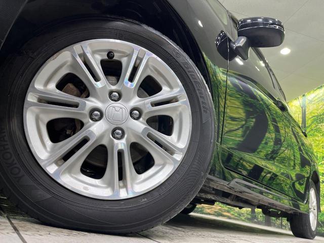 フィット １３Ｇ・Ｓパッケージ　４ＷＤ　禁煙車　純正ナビ　バックカメラ　衝突軽減装置　ＥＴＣ　ＬＥＤヘッド　オートライト　純正１５インチアルミ　オートエアコン　ステアリングスイッチ　Ｂｌｕｅｔｏｏｔｈ再生　電動格納ミラー（14枚目）