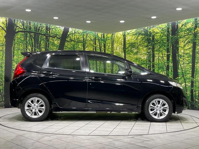 フィット １３Ｇ・Ｓパッケージ　４ＷＤ　禁煙車　純正ナビ　バックカメラ　衝突軽減装置　ＥＴＣ　ＬＥＤヘッド　オートライト　純正１５インチアルミ　オートエアコン　ステアリングスイッチ　Ｂｌｕｅｔｏｏｔｈ再生　電動格納ミラー（28枚目）