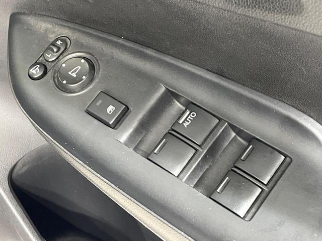 フィット １３Ｇ・Ｓパッケージ　４ＷＤ　禁煙車　純正ナビ　バックカメラ　衝突軽減装置　ＥＴＣ　ＬＥＤヘッド　オートライト　純正１５インチアルミ　オートエアコン　ステアリングスイッチ　Ｂｌｕｅｔｏｏｔｈ再生　電動格納ミラー（32枚目）