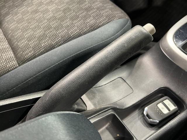 フィット １３Ｇ・Ｓパッケージ　４ＷＤ　禁煙車　純正ナビ　バックカメラ　衝突軽減装置　ＥＴＣ　ＬＥＤヘッド　オートライト　純正１５インチアルミ　オートエアコン　ステアリングスイッチ　Ｂｌｕｅｔｏｏｔｈ再生　電動格納ミラー（38枚目）