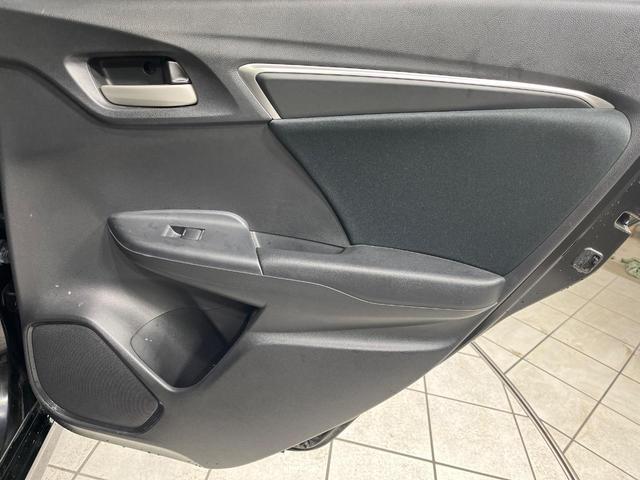 フィット １３Ｇ・Ｓパッケージ　４ＷＤ　禁煙車　純正ナビ　バックカメラ　衝突軽減装置　ＥＴＣ　ＬＥＤヘッド　オートライト　純正１５インチアルミ　オートエアコン　ステアリングスイッチ　Ｂｌｕｅｔｏｏｔｈ再生　電動格納ミラー（44枚目）