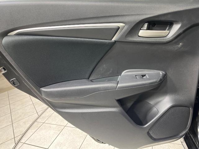 フィット １３Ｇ・Ｓパッケージ　４ＷＤ　禁煙車　純正ナビ　バックカメラ　衝突軽減装置　ＥＴＣ　ＬＥＤヘッド　オートライト　純正１５インチアルミ　オートエアコン　ステアリングスイッチ　Ｂｌｕｅｔｏｏｔｈ再生　電動格納ミラー（46枚目）