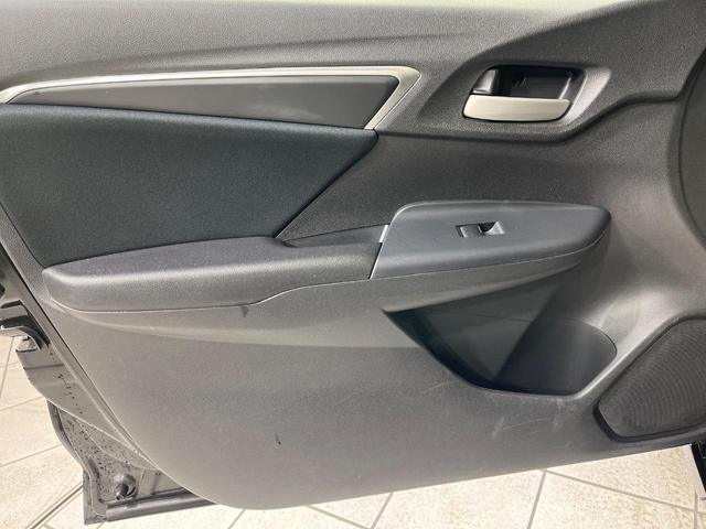 フィット １３Ｇ・Ｓパッケージ　４ＷＤ　禁煙車　純正ナビ　バックカメラ　衝突軽減装置　ＥＴＣ　ＬＥＤヘッド　オートライト　純正１５インチアルミ　オートエアコン　ステアリングスイッチ　Ｂｌｕｅｔｏｏｔｈ再生　電動格納ミラー（47枚目）