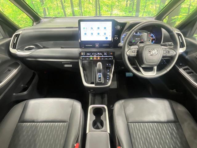 ノア ハイブリッドＳ－Ｚ　４ＷＤ　純正１０．５インチナビ　フリップダウンモニター　全方位カメラ　両側電動スライド　パワーバックドア　シートヒーター　ステアリングヒーター　プロジェクター式ＬＥＤヘッド　ドラレコ　ＥＴＣ　禁煙車（2枚目）