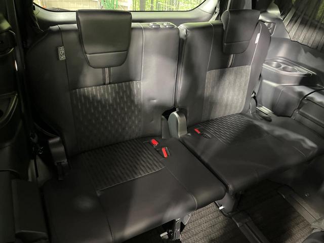 ノア ハイブリッドＳ－Ｚ　４ＷＤ　純正１０．５インチナビ　フリップダウンモニター　全方位カメラ　両側電動スライド　パワーバックドア　シートヒーター　ステアリングヒーター　プロジェクター式ＬＥＤヘッド　ドラレコ　ＥＴＣ　禁煙車（12枚目）