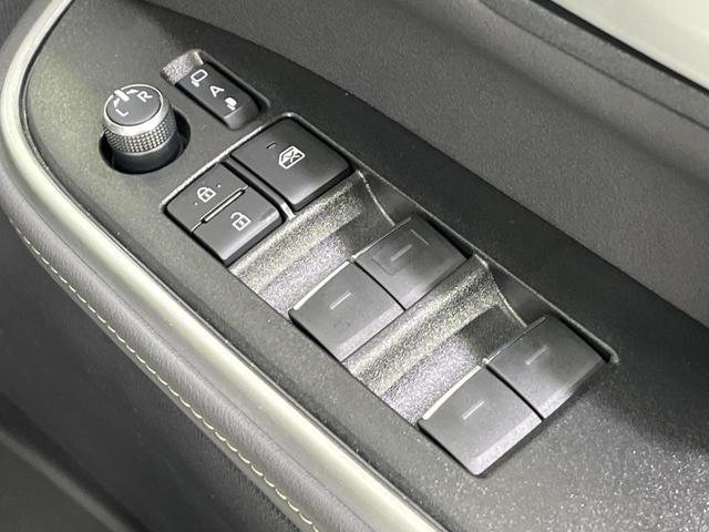 ノア ハイブリッドＳ－Ｚ　４ＷＤ　純正１０．５インチナビ　フリップダウンモニター　全方位カメラ　両側電動スライド　パワーバックドア　シートヒーター　ステアリングヒーター　プロジェクター式ＬＥＤヘッド　ドラレコ　ＥＴＣ　禁煙車（31枚目）