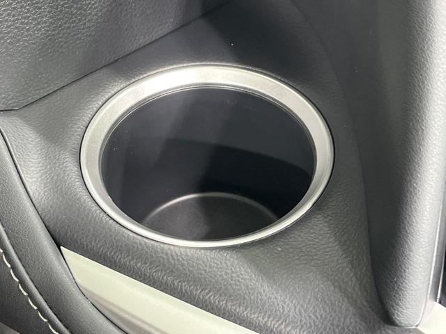 ノア ハイブリッドＳ－Ｚ　４ＷＤ　純正１０．５インチナビ　フリップダウンモニター　全方位カメラ　両側電動スライド　パワーバックドア　シートヒーター　ステアリングヒーター　プロジェクター式ＬＥＤヘッド　ドラレコ　ＥＴＣ　禁煙車（32枚目）