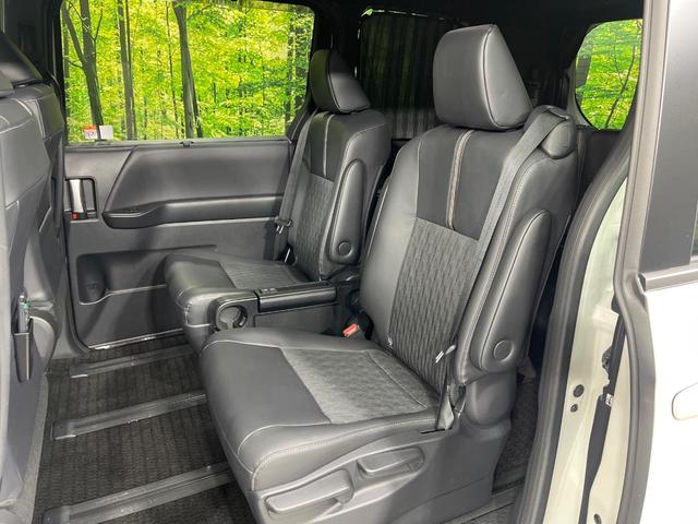 ノア ハイブリッドＳ－Ｚ　４ＷＤ　純正１０．５インチナビ　フリップダウンモニター　全方位カメラ　両側電動スライド　パワーバックドア　シートヒーター　ステアリングヒーター　プロジェクター式ＬＥＤヘッド　ドラレコ　ＥＴＣ　禁煙車（43枚目）