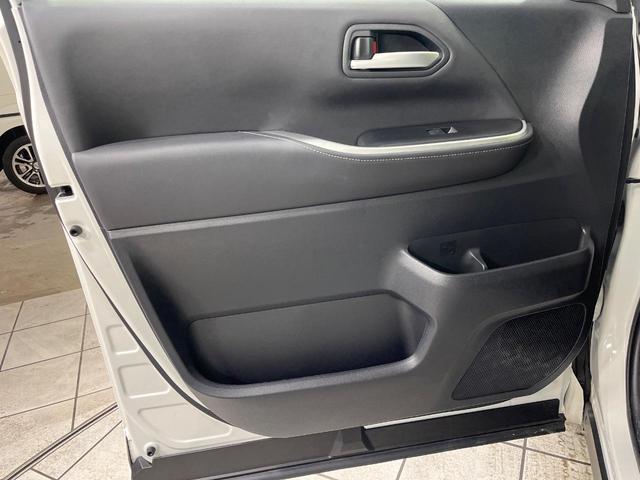 ノア ハイブリッドＳ－Ｚ　４ＷＤ　純正１０．５インチナビ　フリップダウンモニター　全方位カメラ　両側電動スライド　パワーバックドア　シートヒーター　ステアリングヒーター　プロジェクター式ＬＥＤヘッド　ドラレコ　ＥＴＣ　禁煙車（44枚目）