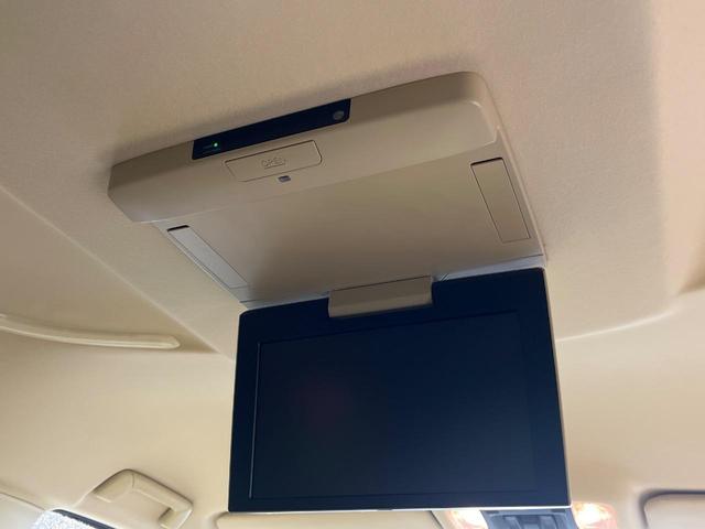 【フリップダウンモニター】大画面モニターで後席でもエンタメをお楽しみいただけます。小さなお子様にも大人気の装備です♪