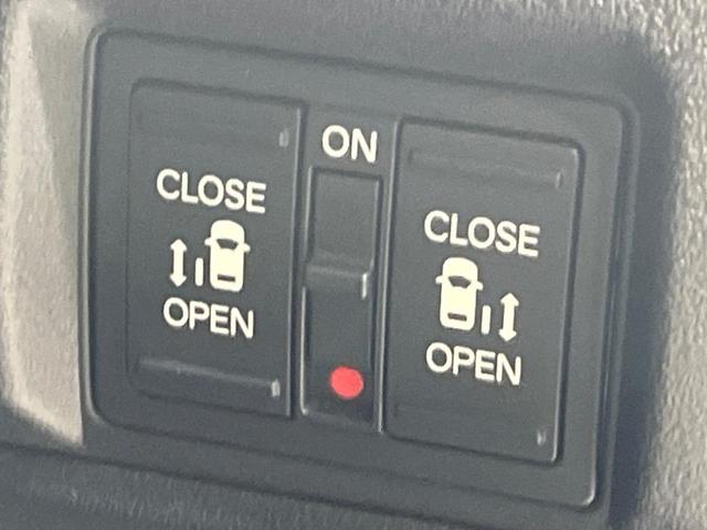 Ｎ－ＢＯＸカスタム ターボ　４ＷＤ　純正９インチナビ　バックカメラ　両側電動スライドドア　ホンダセンシング　アダプティブクルーズ　ＬＥＤヘッド　オートハイビーム　スマートキー　レーンアシスト　シートヒーター　禁煙車（5枚目）