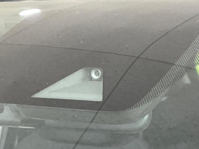 ノート ｅ－パワー　Ｘ　ＦＯＵＲ　４ＷＤ　純正ナビ　バックカメラ　エマージェンシーブレーキ　禁煙車　ドラレコ　コーナーセンサー　スマートキー　ＥＴＣ　車線逸脱警報　オートライト　１６インチＡＷ　Ｂｌｕｅｔｏｏｔｈ再生（5枚目）