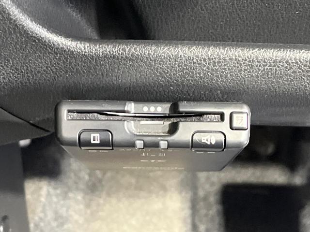 ノート ｅ－パワー　Ｘ　ＦＯＵＲ　４ＷＤ　純正ナビ　バックカメラ　エマージェンシーブレーキ　禁煙車　ドラレコ　コーナーセンサー　スマートキー　ＥＴＣ　車線逸脱警報　オートライト　１６インチＡＷ　Ｂｌｕｅｔｏｏｔｈ再生（8枚目）