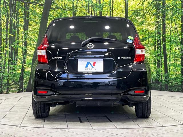 ノート ｅ－パワー　Ｘ　ＦＯＵＲ　４ＷＤ　純正ナビ　バックカメラ　エマージェンシーブレーキ　禁煙車　ドラレコ　コーナーセンサー　スマートキー　ＥＴＣ　車線逸脱警報　オートライト　１６インチＡＷ　Ｂｌｕｅｔｏｏｔｈ再生（17枚目）