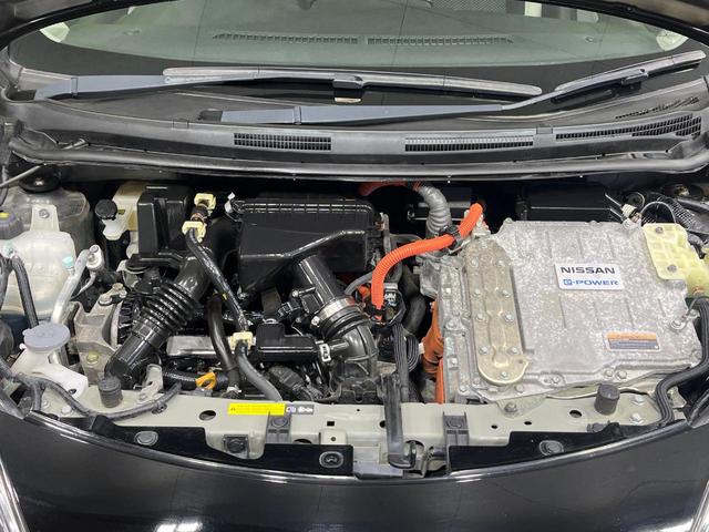 ノート ｅ－パワー　Ｘ　ＦＯＵＲ　４ＷＤ　純正ナビ　バックカメラ　エマージェンシーブレーキ　禁煙車　ドラレコ　コーナーセンサー　スマートキー　ＥＴＣ　車線逸脱警報　オートライト　１６インチＡＷ　Ｂｌｕｅｔｏｏｔｈ再生（20枚目）