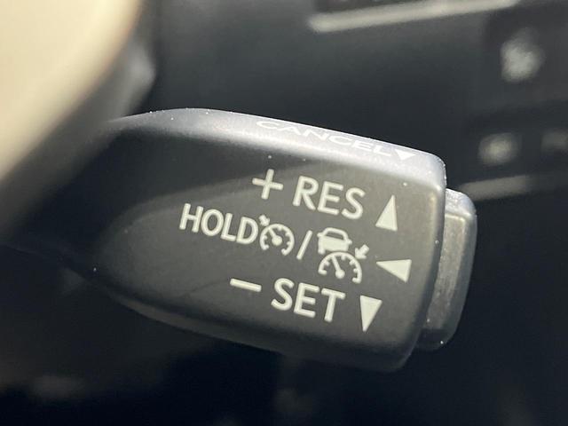 ＩＳ ＩＳ３００ｈ　バージョンＬ　４ＷＤ　純正１０型ナビ　寒冷地仕様　セーフティシステム　ブラインドスポットモニター　クリアランスソナー　ステアリングヒーター　純正１８インチアルミ　シートヒーター　シートベンチレーション　禁煙車（7枚目）