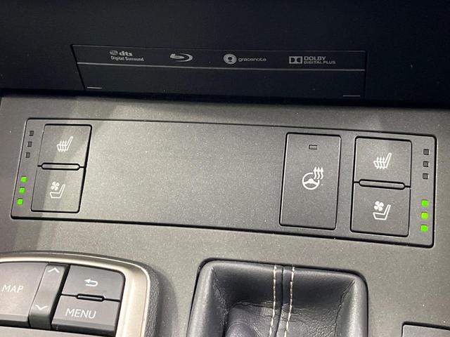 ＩＳ ＩＳ３００ｈ　バージョンＬ　４ＷＤ　純正１０型ナビ　寒冷地仕様　セーフティシステム　ブラインドスポットモニター　クリアランスソナー　ステアリングヒーター　純正１８インチアルミ　シートヒーター　シートベンチレーション　禁煙車（8枚目）