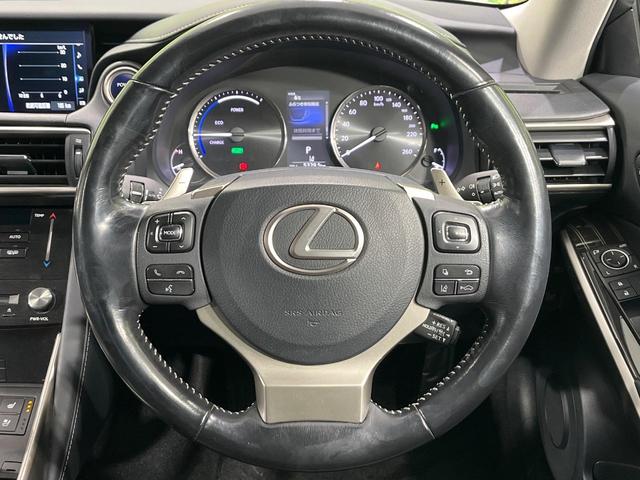 ＩＳ ＩＳ３００ｈ　バージョンＬ　４ＷＤ　純正１０型ナビ　寒冷地仕様　セーフティシステム　ブラインドスポットモニター　クリアランスソナー　ステアリングヒーター　純正１８インチアルミ　シートヒーター　シートベンチレーション　禁煙車（11枚目）