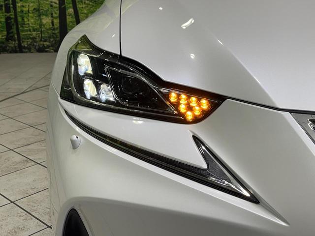 ＩＳ ＩＳ３００ｈ　バージョンＬ　４ＷＤ　純正１０型ナビ　寒冷地仕様　セーフティシステム　ブラインドスポットモニター　クリアランスソナー　ステアリングヒーター　純正１８インチアルミ　シートヒーター　シートベンチレーション　禁煙車（12枚目）