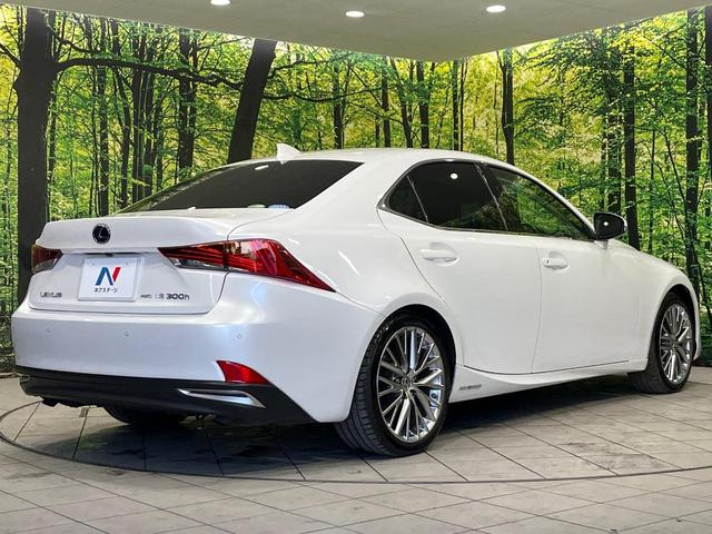 ＩＳ ＩＳ３００ｈ　バージョンＬ　４ＷＤ　純正１０型ナビ　寒冷地仕様　セーフティシステム　ブラインドスポットモニター　クリアランスソナー　ステアリングヒーター　純正１８インチアルミ　シートヒーター　シートベンチレーション　禁煙車（17枚目）