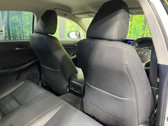 ＩＳ ＩＳ３００ｈ　バージョンＬ　４ＷＤ　純正１０型ナビ　寒冷地仕様　セーフティシステム　ブラインドスポットモニター　クリアランスソナー　ステアリングヒーター　純正１８インチアルミ　シートヒーター　シートベンチレーション　禁煙車（25枚目）