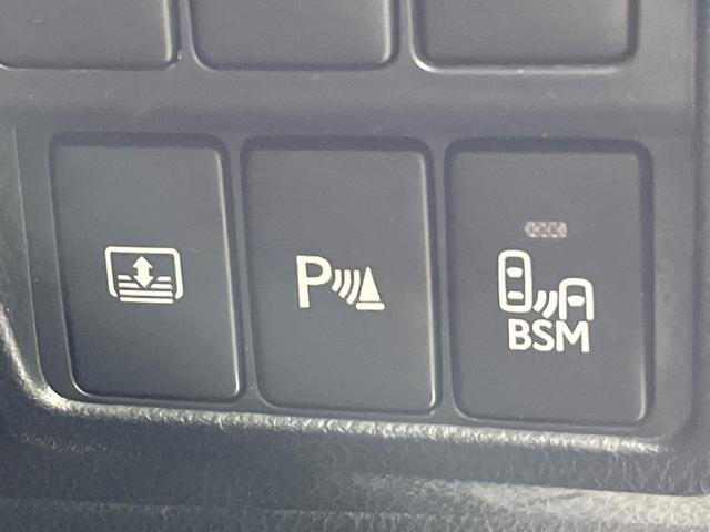 ＩＳ ＩＳ３００ｈ　バージョンＬ　４ＷＤ　純正１０型ナビ　寒冷地仕様　セーフティシステム　ブラインドスポットモニター　クリアランスソナー　ステアリングヒーター　純正１８インチアルミ　シートヒーター　シートベンチレーション　禁煙車（32枚目）