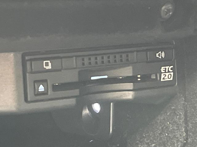 ＩＳ ＩＳ３００ｈ　バージョンＬ　４ＷＤ　純正１０型ナビ　寒冷地仕様　セーフティシステム　ブラインドスポットモニター　クリアランスソナー　ステアリングヒーター　純正１８インチアルミ　シートヒーター　シートベンチレーション　禁煙車（52枚目）