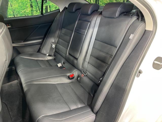 ＩＳ ＩＳ３００ｈ　バージョンＬ　４ＷＤ　純正１０型ナビ　寒冷地仕様　セーフティシステム　ブラインドスポットモニター　クリアランスソナー　ステアリングヒーター　純正１８インチアルミ　シートヒーター　シートベンチレーション　禁煙車（55枚目）