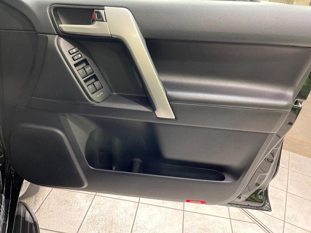 ランドクルーザープラド ＴＸ　Ｌパッケージ　マットブラックエディション　４ＷＤ　サンルーフ　９型メーカーナビ　全方位カメラ　７人乗り　ルーフレール　黒革シート　寒冷地仕様　セーフティセンス　ＬＥＤヘッド　レーダークルーズ　ドラレコ　ＥＴＣ　パワーシート　禁煙車（51枚目）