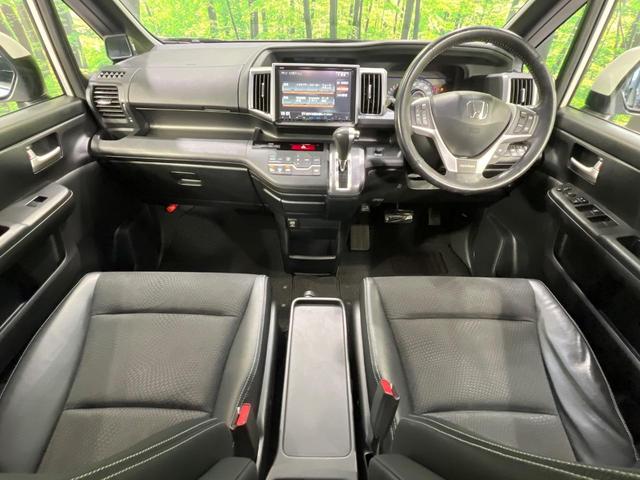 ステップワゴンスパーダ Ｚ　クールスピリット　４ＷＤ　純正９型ナビ　両側電動ドア　後席モニター　バックカメラ　寒冷地仕様　禁煙車　ハーフレザーシート　ドラレコ　スマートキー　ＨＩＤヘッド　ビルトインＥＴＣ　クルコン　純正１６インチアルミ（2枚目）