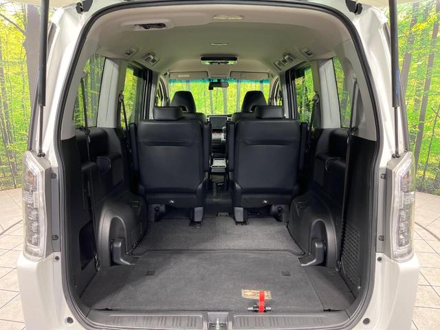 ステップワゴンスパーダ Ｚ　クールスピリット　４ＷＤ　純正９型ナビ　両側電動ドア　後席モニター　バックカメラ　寒冷地仕様　禁煙車　ハーフレザーシート　ドラレコ　スマートキー　ＨＩＤヘッド　ビルトインＥＴＣ　クルコン　純正１６インチアルミ（11枚目）