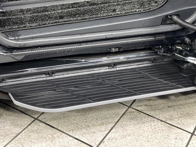 ノア ハイブリッドS-Z 4WD 純正10.5インチナビ フリップダウンモニター 全方位カメラ ユニバーサルステップ BSM デジタルインナーミラー 寒冷地仕様 両側電動スライド パワーバックドア シートヒーター 禁煙車(6枚目)